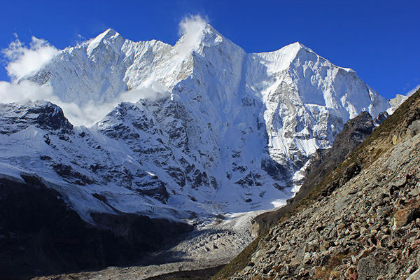 Trek to Pethang Ringmo 5,026m - 06 hrs.