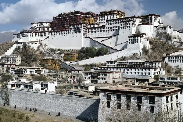 Lhasa Tour - Potala Palace, Jokhang Temple, Barkhor Street (B)