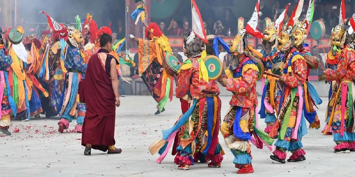 Saga Dawa Festival Tour