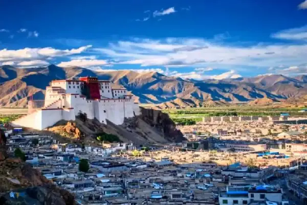 Drive to Shigates(3900m/12792ft)-350 km.7 hrs