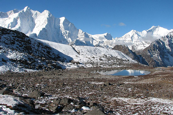 Trek over Langma La 5,320m overnight camp at 4,890m - 05 hrs.