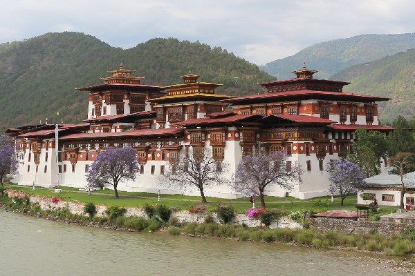 THIMPHU – PUNAKHA (75 KMS / 03 HRS DRIVE