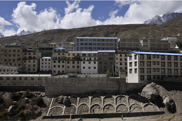 Drive Dongba to Nyalam