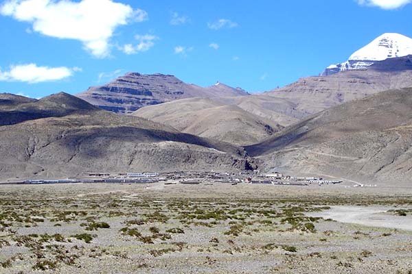 Mansarovar-Darchen(40km) Duration: 2-3 hrs